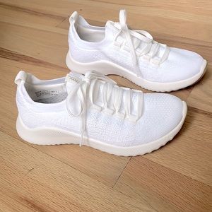AETREX Carly Knit Sneaker in White Size 5-5.5 US/ 35 EU